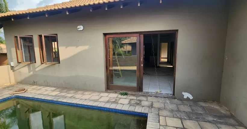 Poolside elevation with wood-look aluminium windows and doors throughout